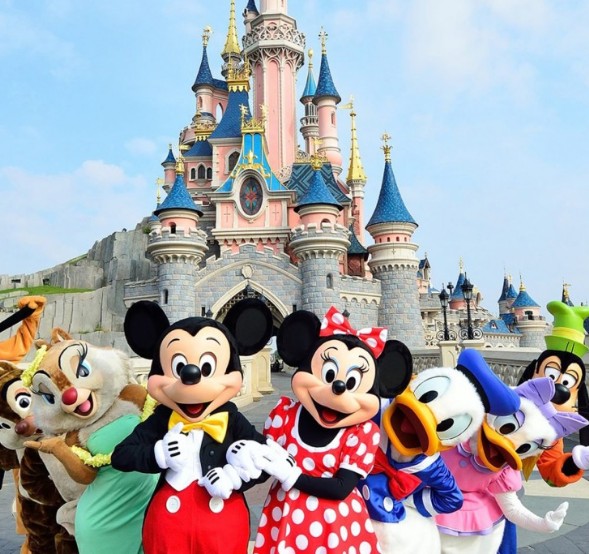 Levný rodinný zájezd do Disneylandu a Paříže v akci, sleva na výlet autobusem do Disneylandu a studií Walta Disneyho